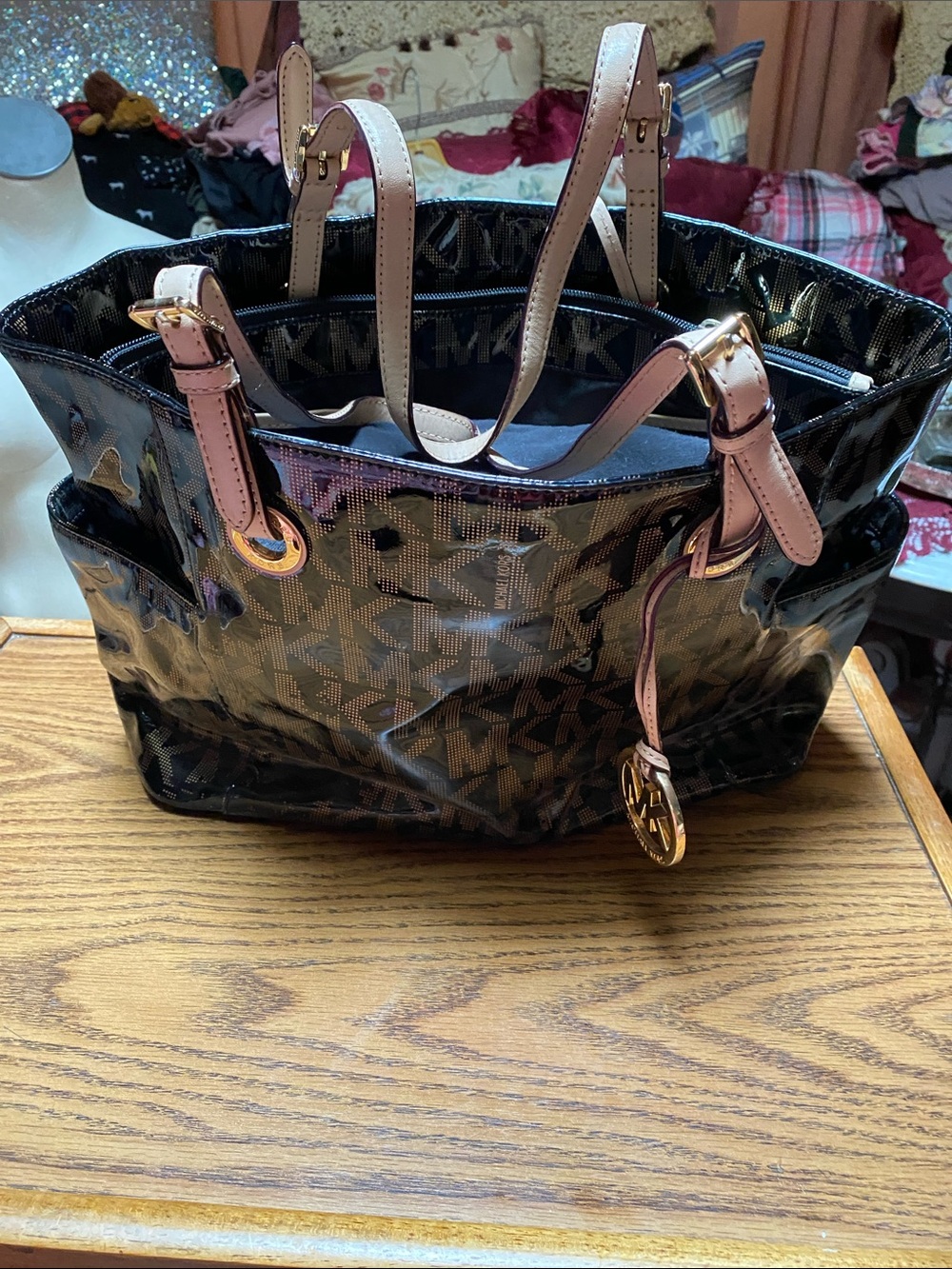 Michael kors tote bag. Side pockets new